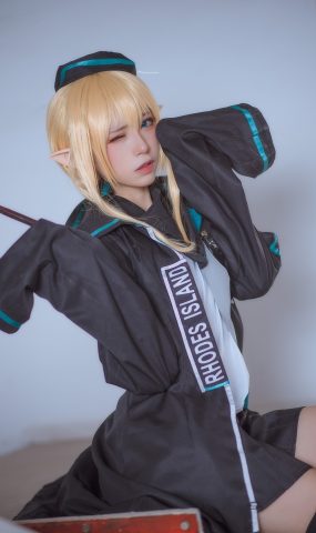 青春COSER@绮太郎_Kitaro 明日方舟杜林 在现浏览