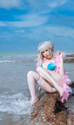 人气Coser二佐Nisa – 碧蓝可畏泳装 [27P]