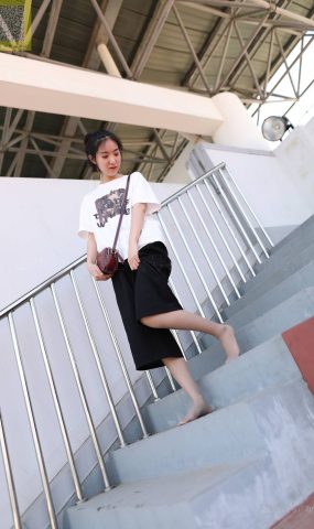 [山茶摄影] NO.129 灰丝棉袜帆布鞋 在现浏览