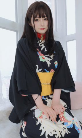 Coser小解解 白银81 – 镂空泳衣 [34P]