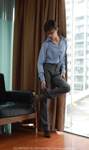 [IESS异思趣向] 2025.04.11 丝享家2025：小金《西裤里丝》[90P]