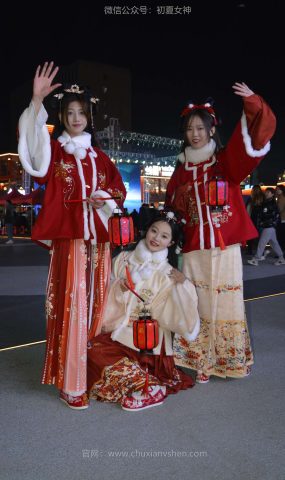 初夏女神 NO.149 双双&秀秀&情情 新年快乐[110P]