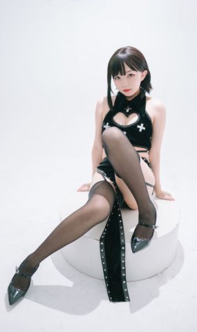 花铃 – 吊带袜修女[71P]