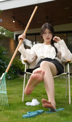 青柠映画 – 小小 园丁白丝[114P]