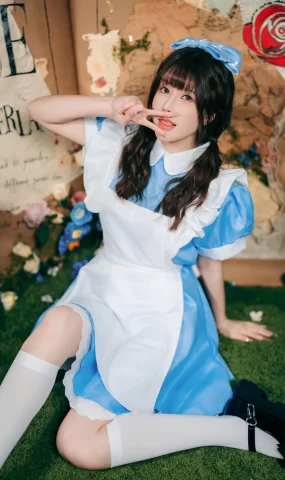 鹿八岁 – 爱丽丝梦游仙境[24P]