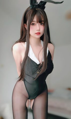 女主K  – 黑丝兔女郎[9P]