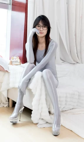 勿恋传媒 NO.2808 山奈-高跟凉鞋、银色连体衣[156P]