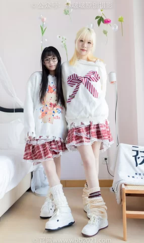 [BoBoSocks袜啵啵]NO.484 小甜豆甜甜圈-两双板鞋、油亮肉丝、堆堆袜套、白棉袜、脚对脚 斗脚 手互相挠脚剧情[100P]