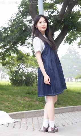 勿恋传媒 NO.2393 奶糖-帆布鞋、白棉袜、裸足[96P]