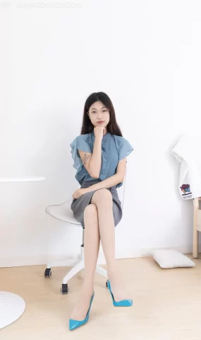 勿恋传媒 NO.2508 小夏-高跟鞋、薄肉丝、裸足[150P]