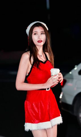 魔镜街拍 NO.124 寒风中的极品肉丝圣诞美仁婷婷 [56P]