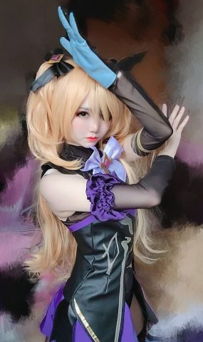 Sally Dorasnow – Fischl Selfie[15P]