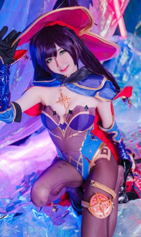 Sally Dorasnow – Mona[33P]