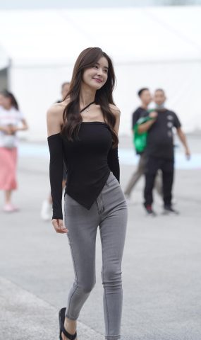 唯美街拍 NO.1163 灰色牛仔黑衣美女 [111P]