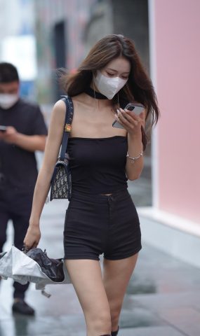 唯美街拍 NO.1162 打着伞的漂亮黑色高靴美女 [125P]