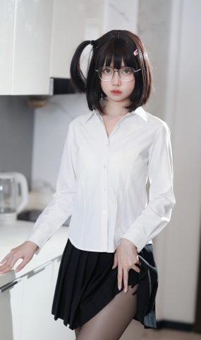 洛桑w伊梓  – 眼镜妹妹[27P]