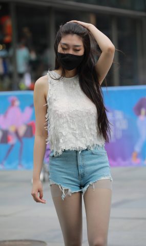 精选街拍作品 NO.1948 牛仔短裤丝袜女孩[68P]