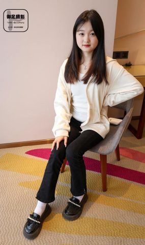 御足摄影 NO.042 – 小皮鞋白袜[85P]