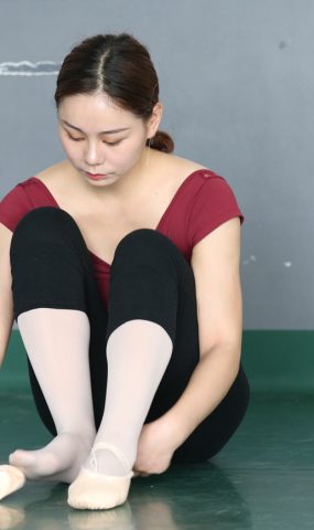 大西瓜爱牙膏-早期作品-W019 舞蹈家9-双红衣少女 [590P]