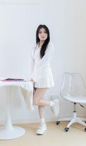 勿恋传媒 NO.2014 闪闪-风来自你的方向[157P]