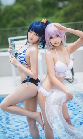 瓜希酱 & Momoko葵葵 – 电光超人古利特 宝多六花&新条茜 泳装[82P]