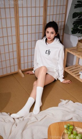 足愉心 NO.022 可乐（搭配：白色卫衣、黑色打底裤、运动鞋、肉丝色袜、白色长筒棉袜）[98P]