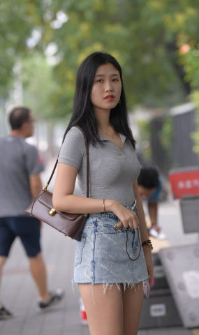 精选街拍作品 NO.1853 一只麋鹿摄影作品 – 牛仔短裙美女[92P]