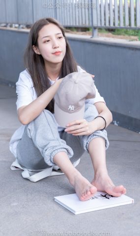 [BoBoSocks袜啵啵]NO.012 泡芙-运动鞋、白棉袜、裸足[132P]