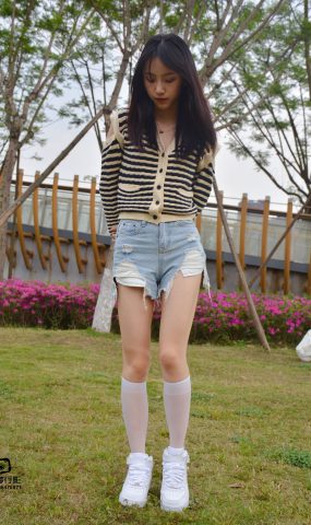 [织梦映像]NO.043 草地白丝[70P]