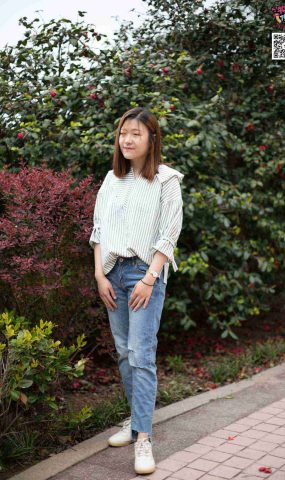 勿恋传媒 No.014 高冷风格的大一小解解哦,小白鞋搭配粉色船袜 [237P]