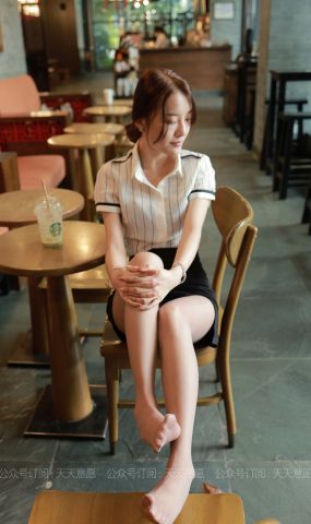 [IESS异思趣向] 耽丝 210801 在沙发上休息的婉苹 [78P]