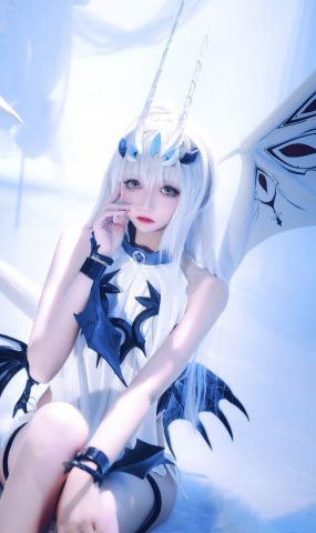 小野寺地瓜 – 妖兰满破[17P]