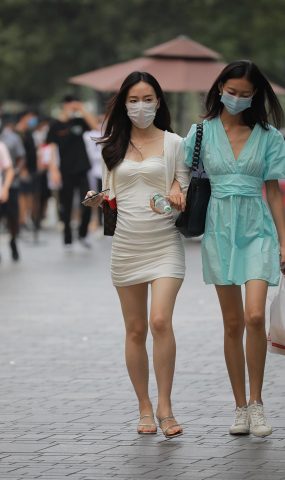 精选街拍作品 NO.1553 四九城嘎子街拍作品 – 包臀裙闺蜜[48P]