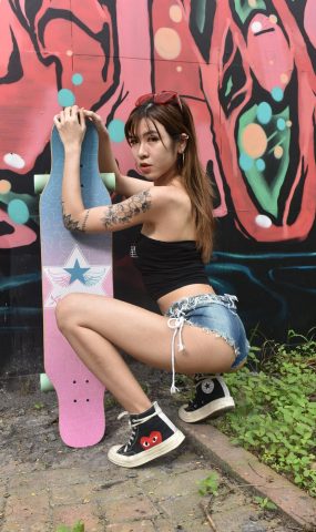 魔镜街拍 NO.128 滑板热裤小妹 [80P]