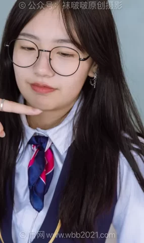 [BoBoSocks袜啵啵]NO.620 小甜豆-高跟鞋、厚黑丝、银行至服[140P]