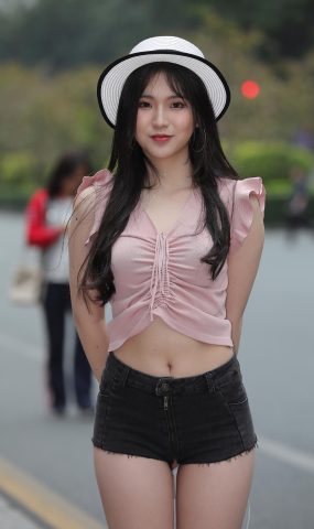 唯美街拍 NO.1165 粉衣超短裤白色帽子美女高清原图 （4）[84P]