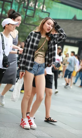唯美街拍 NO.1045 露腰长腿热裤月牙美女 [42P]