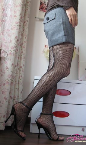 Fannie芬妮每足园 No.110 冬日丝情 黑丝 [80P]