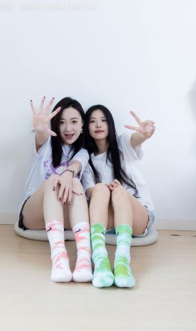 勿恋传媒 NO.2345 茯苓恬恬-两双板鞋、红棉袜、绿棉袜、裸足[137P]