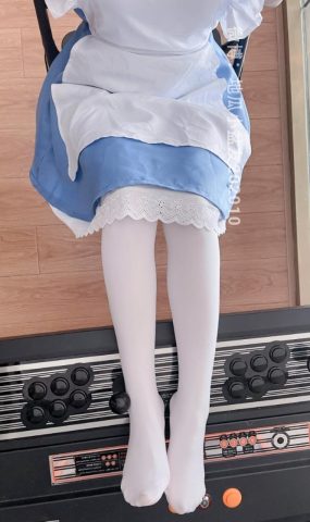 地瓜小盆友 – 蓝白女仆[20P]