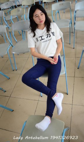 [战前女神] 美腿镁足精品摄影套图 067 [88P]