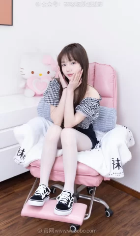 [BoBoSocks袜啵啵]NO.677 甜甜圈-帆布鞋、纯白棉袜、薄白丝[182P]