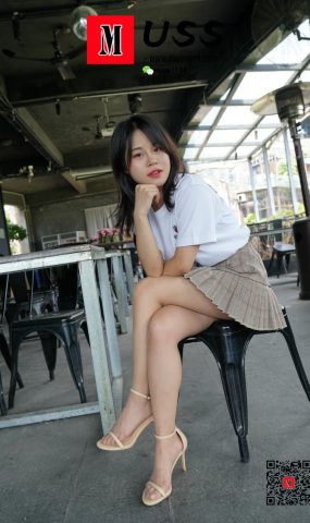 [MussGirl慕丝女郎] NO.008 拍过模特的镁足，那化妆师璐璐的呢？