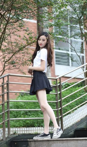 精选街拍作品 NO.1558 辉辉模拍作品 赵师妹的闪亮肉丝美腿[100P]