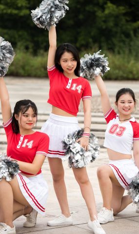 魔镜街拍 NO.051 街拍啦啦队小解解 [65P]