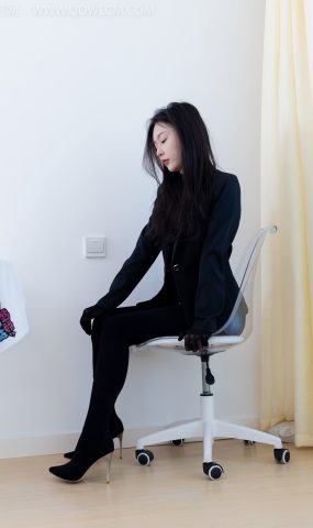 勿恋传媒 NO.1924 美兔-倚窗听雨[170P]