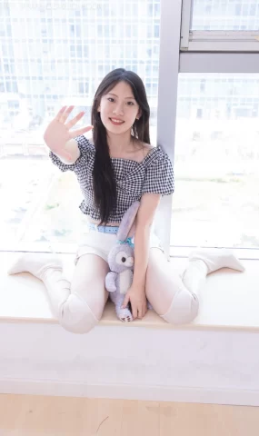 勿恋传媒 NO.2601 奶糖-高跟长靴、白棉袜、裸足[185P]