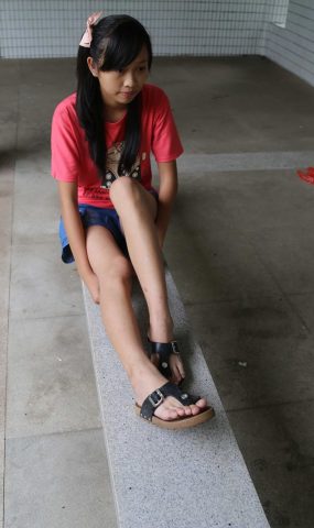 自由摄影 No.274 公园约拍中学女孩嫩脚 [32P]