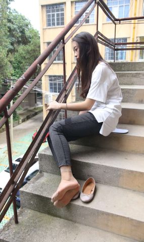 大西瓜爱牙膏-早期作品-S018 张萍 白T恤 连衣裙 1 [210P]