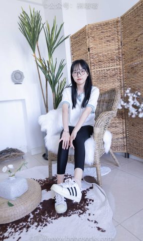 [BoBoSocks袜啵啵]NO.044 稚予-贝壳头、匡威帆布鞋、短肉丝[154P]